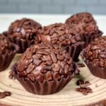 Bolo de Chocolate com Ganache Cremosa Super Molhadinho e Fácil de Fazer que Derrete na Boca