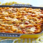 Penne ao Molho Branco Cremoso com Frango Bem Caprichado, daquelas Receitas que Ficam Prontas Rápido, Sustentam Bem e Fazem Sucesso em Qualquer Almoço ou Jantar