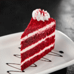 Torta de Coco Cremosa com Base Crocante e Recheio Delicado que Encanta no Primeiro Pedaço e Perfuma a Cozinha com Sabor de Sobremesa Caseira