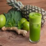 Smoothie Verde Detox Refrescante que Comecei a Fazer de Manhã para Ter Mais Energia e Virou Meu Ritual Saudável do Dia