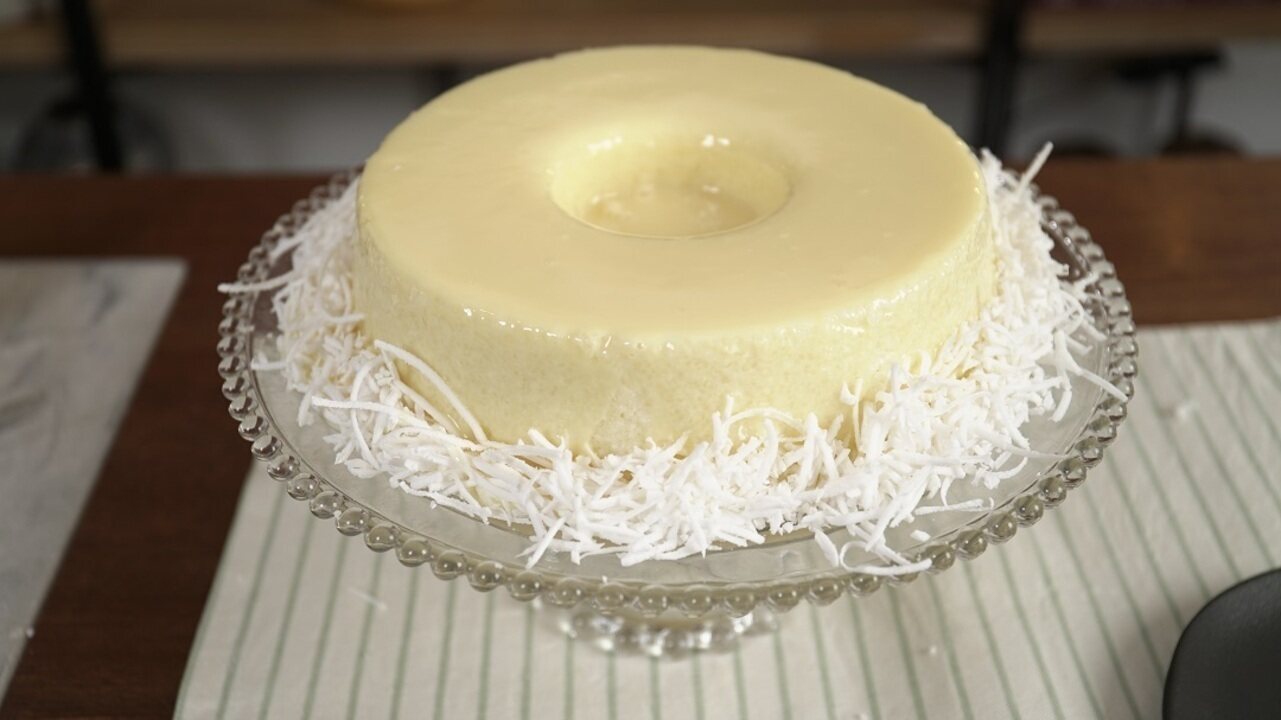 Torta de Tapioca Doce com Coco e Leite Condensado Fit que Fica com Camadas Cremosas, Sabor Tropical e Textura que Derrete na Boca