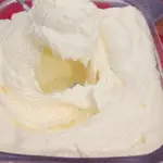 Creme suflé de chocolate super cremoso e aerado, feito com apenas 4 ingredientes simples, uma sobremesa fácil que derrete na boca e parece saída de confeitaria.