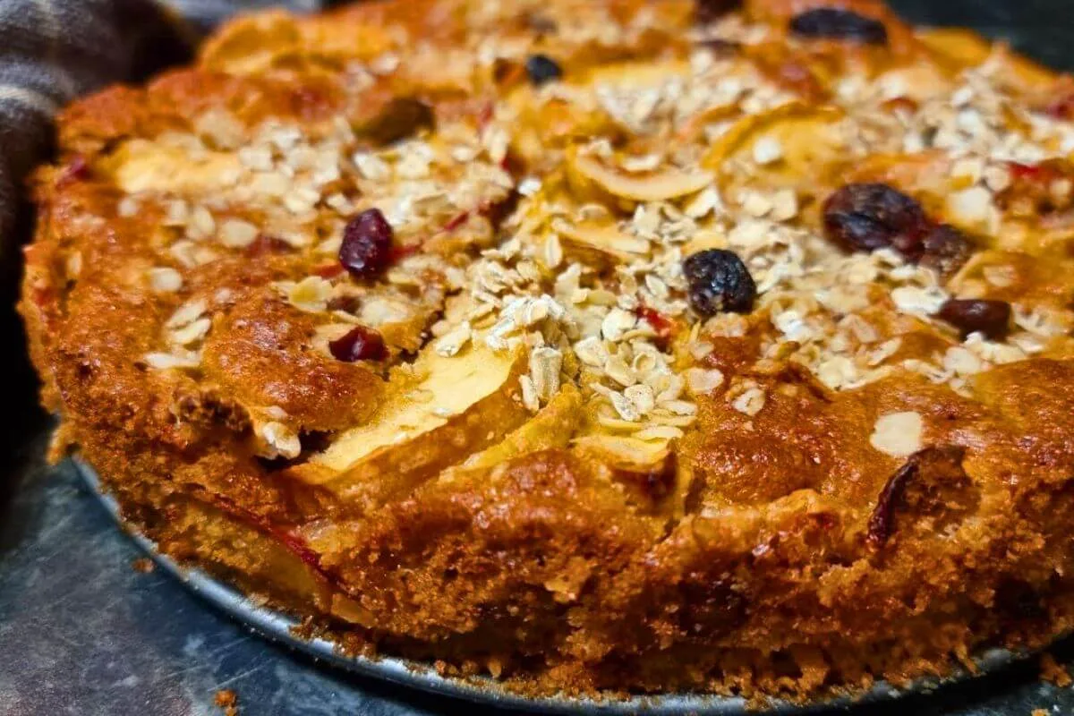 Torta de Maçã com Aveia e Iogurte que Fica Saudável, Aromática e com Textura Única que Derrete Levemente na Boca