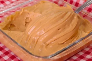 Recheio de Doce de Leite com Nozes e Cobertura de Creme Belga