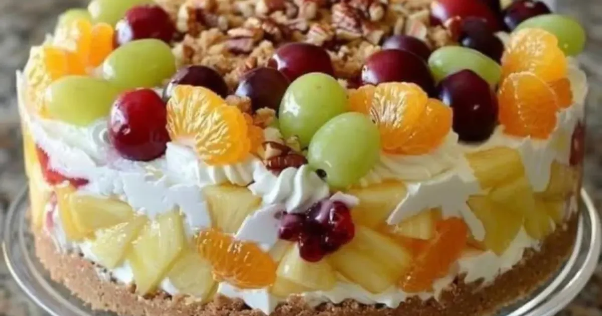 Torta Jardim de Frutas com Creme Especial que Fica Tão Colorida, Fresca e Cremosa que Parece Sobremesa de Festa Elegante Feita para Encantar Todo Mundo na Primeira Fatia