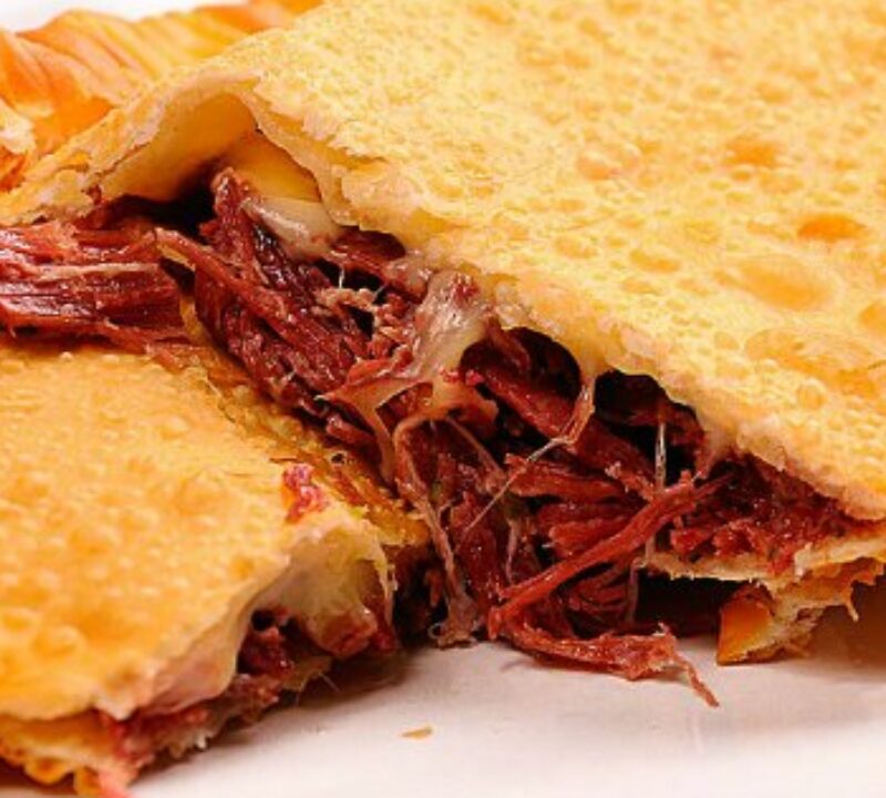 Pastel de Carne Seca com Queijo Gorgonzola