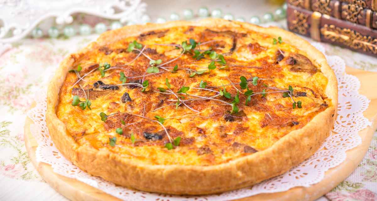 Torta de Couve-Flor com Queijo que Fica Baixa em Carboidrato, Muito Saborosa e com Textura Leve que Surpreende a Cada Pedaço