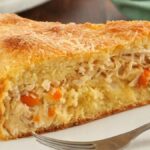 Torta Gelada de Morango com Hortelã e Creme de Baunilha que Parece Sobremesa de Festa Elegante, Mas Fica Leve, Refrescante e Muito Delicada