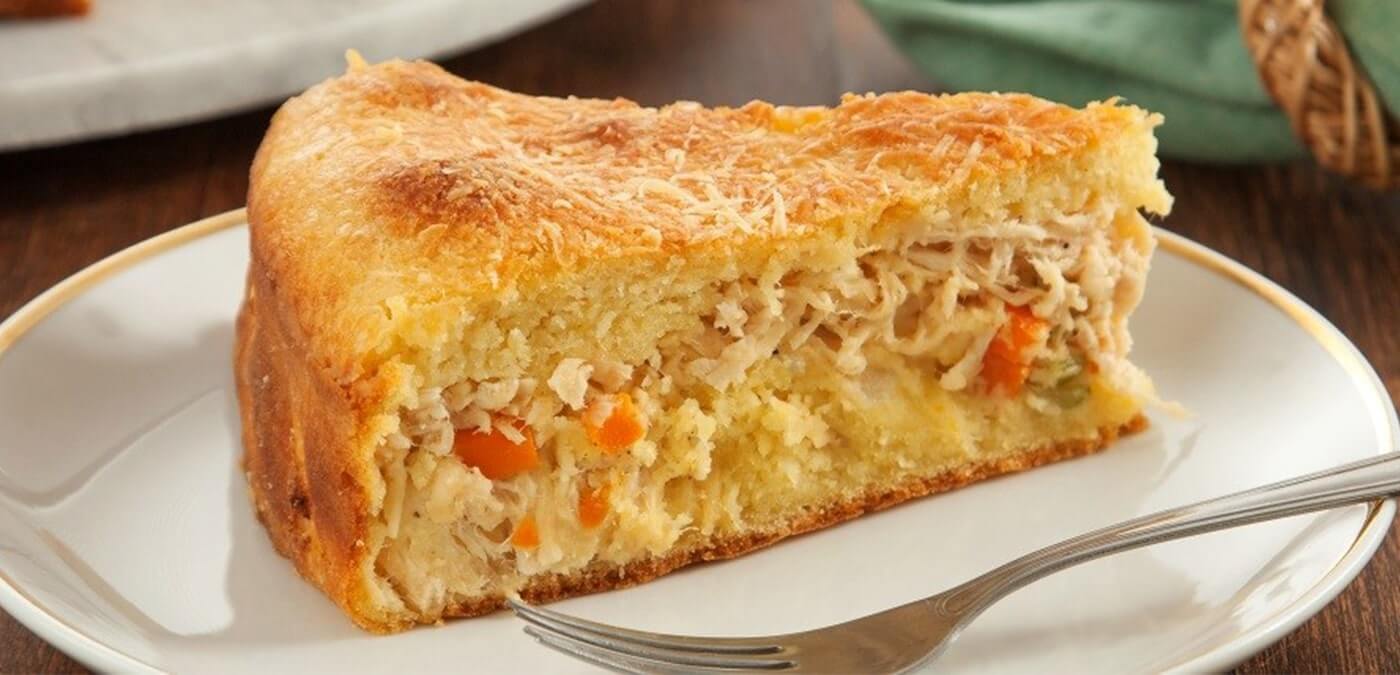 Torta de Frango com Creme de Milho Verde e Massa de Parmesão que Sai do Forno com Casquinha Dourada, Recheio Cremoso e Cheiro Irresistível