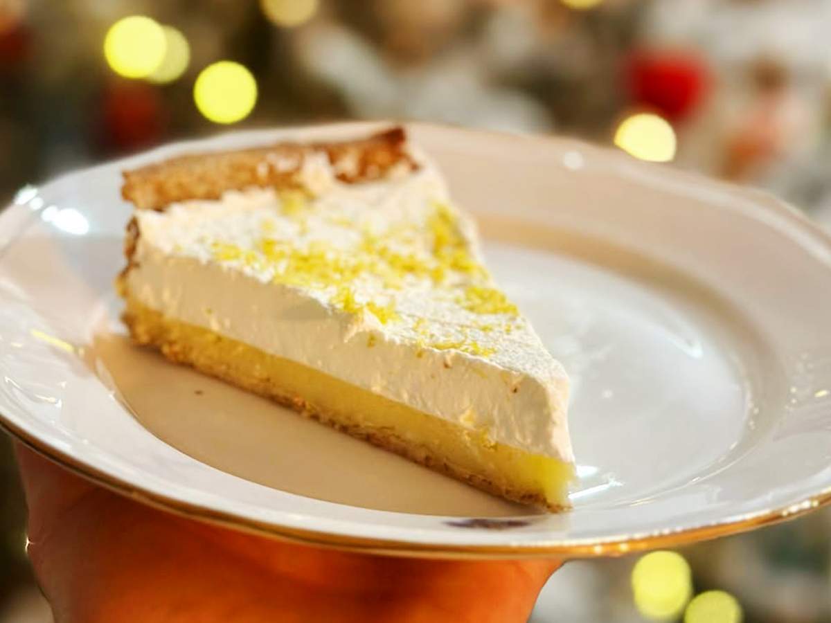Torta de Limão Siciliano com Manjericão e Massa de Castanhas que Parece Sobremesa de Restaurante Sofisticado, Mas Fica Leve, Refrescante e Muito Fácil de Amar