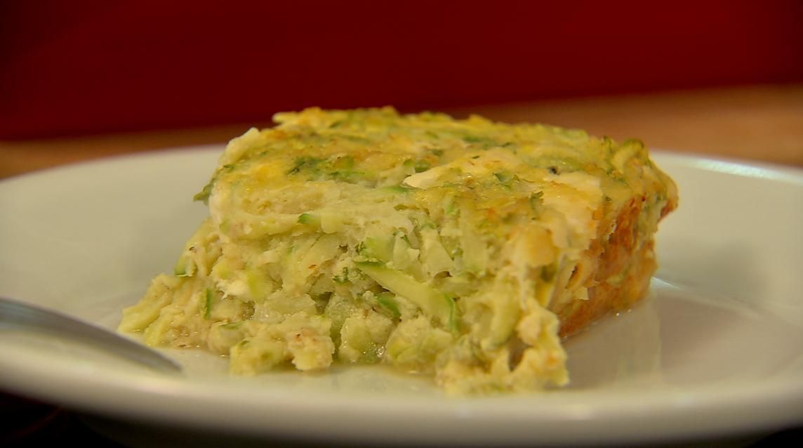 Torta de Abobrinha com Ricota Temperada e Tomate Confit que Parece Receita de Restaurante Charmoso, Mas Fica Leve, Cremosa e Muito Fácil de Fazer em Casa