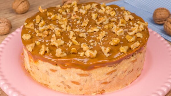 Torta Encantada de Doce de Leite com Nozes Caramelizadas