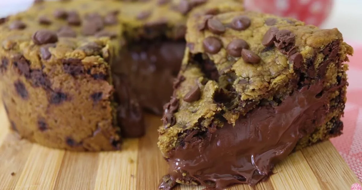 Torta Real de Cookies com Creme de Baunilha e Chocolate que Fica Tão Crocante, Cremosa e Viciante que Ninguém Consegue Comer Só um Pedaço