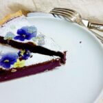 Torta Gelada de Maracujá com Pistache e Chocolate Branco que Parece Sobremesa de Confeitaria Fina, Mas Fica Extremamente Cremosa e Refrescante