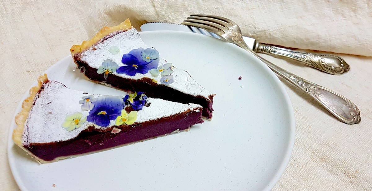 Torta Salgada de Batata-Doce Roxa com Frango Cremoso e Requeijão Defumado que Parece Receita de Café Sofisticado, Mas Fica Tão Aconchegante que Todo Mundo Pede Repeteco