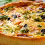 Torta de Iogurte Assada com Limão e Mel que Fica Leve, Cremosa e Derrete na Boca, Perfeita pra uma Sobremesa Refrescante, Simples e Elegante do Dia a Dia