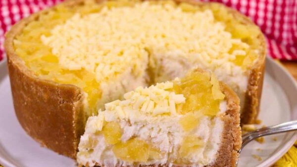 Torta Princesa de Coco com Abacaxi Cremoso