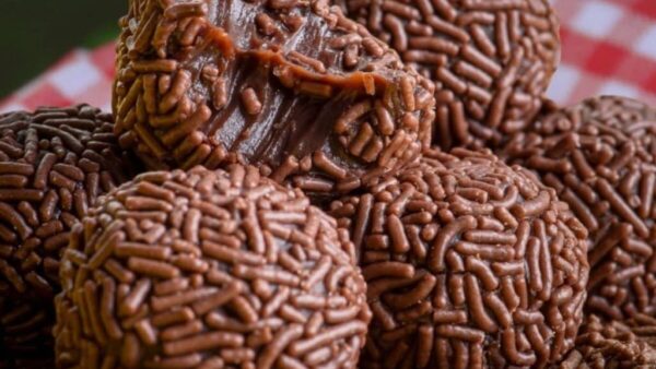 Brigadeiro Tradicional: Receita Fácil, Cremosa e Perfeita para Festas