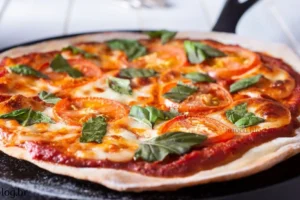 Pizza de Frigideira Fitness com Massa de Aveia: Jantar Saudável, Rápido e Rico em Proteínas