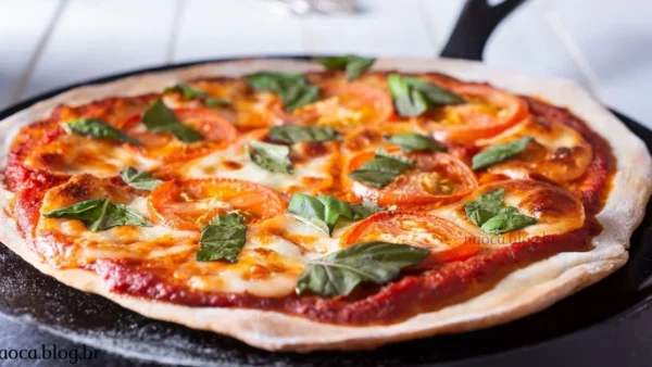 Pizza de Frigideira Fitness com Massa de Aveia: Jantar Saudável, Rápido e Rico em Proteínas