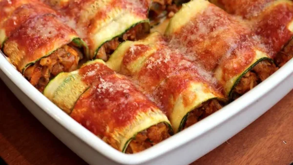 Rondelli de Abobrinha com Ricota e Molho de Tomate