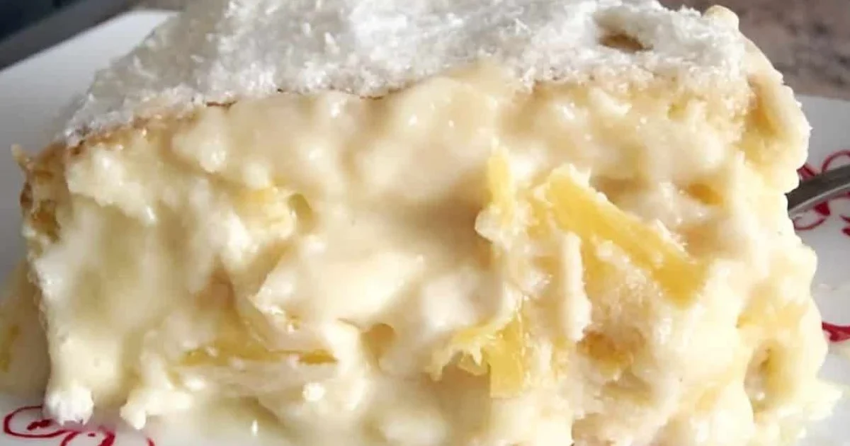 Recheio de Abacaxi com Coco Cremoso e Cobertura de Marshmallow que Fica Tão Leve, Refrescante e Molhadinho que Parece Sobremesa de Festa Tropical Sofisticada