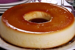 Aprenda a fazer um pudim cremoso e irresistível com ingredientes simples. Receita fácil, prática e perfeita para sobremesas em família ou ocasiões especiais.