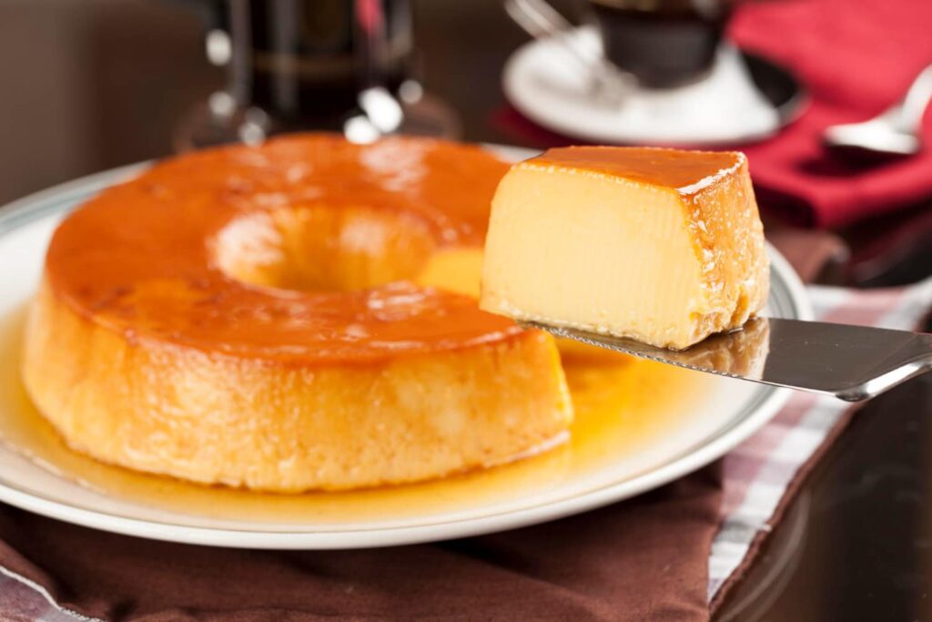 Aprenda a fazer um pudim cremoso e irresistível com ingredientes simples. Receita fácil, prática e perfeita para sobremesas em família ou ocasiões especiais.
