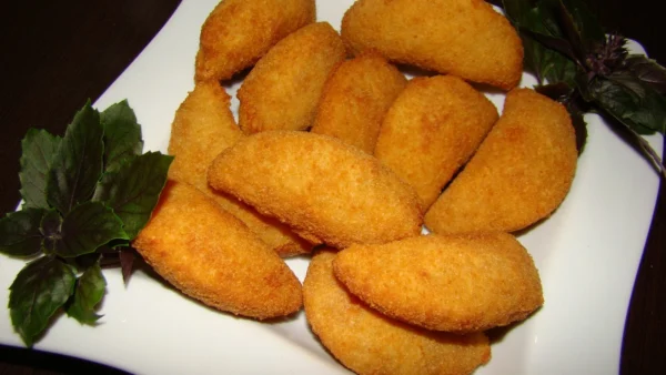 Risole de Padaria Caseiro: Receita Fácil com Massa Crocante e Recheio Suculento