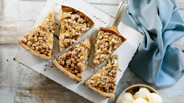 Torta Lua de Mel com Amêndoas Crocantes