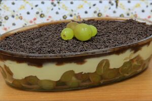 Aprenda a fazer um Gelado de Uva Fácil, uma sobremesa refrescante, cremosa e cheia de sabor. Receita prática, econômica e perfeita para surpreender a família em qualquer ocasião.