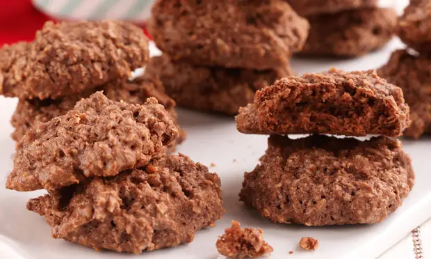 Aprenda a fazer deliciosos Biscoitos de Amêndoas e Chocolate, crocantes por fora, macios por dentro e cheios de sabor. Uma receita fácil, perfeita para acompanhar um café ou presentear.