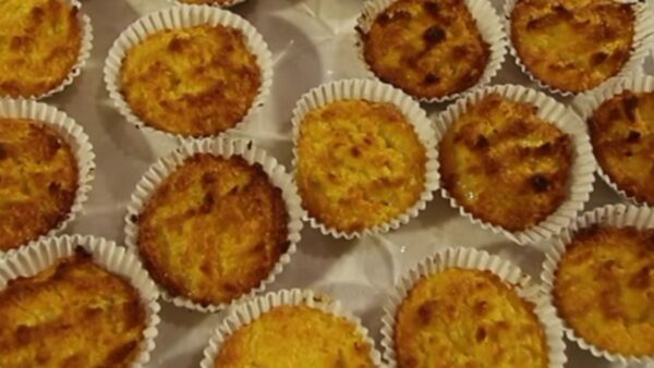 Aprenda a preparar Coquinhos Caseiros crocantes por fora, macios por dentro e cheios de sabor. Uma receita fácil, econômica e perfeita para o café da tarde, sobremesas ou para vender.
